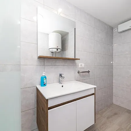Apartment 2 Bedroom Gorgeous In Kamen