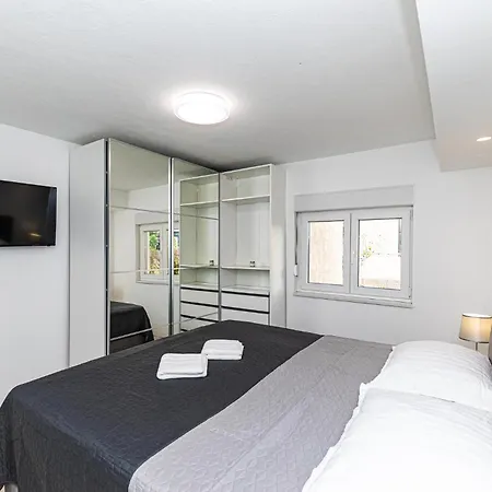 2 Bedroom Gorgeous In