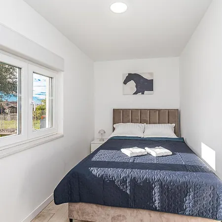 2 Bedroom Gorgeous In Apartment *
