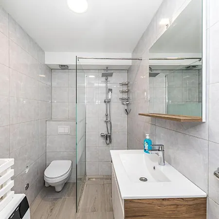 2 Bedroom Gorgeous In Apartment