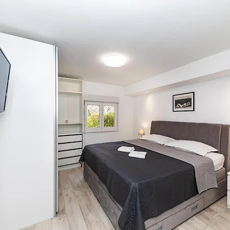 2 Bedroom Gorgeous In *