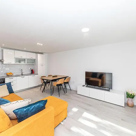2 Bedroom Gorgeous In