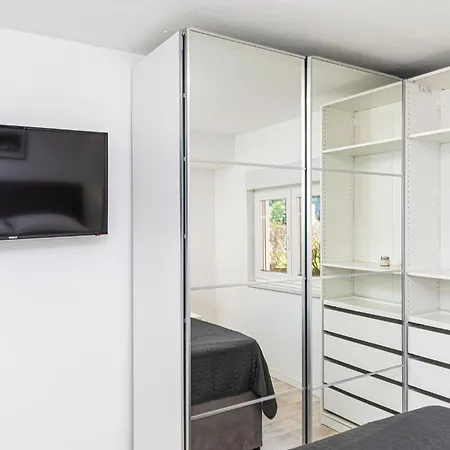 Apartment 2 Bedroom Gorgeous In